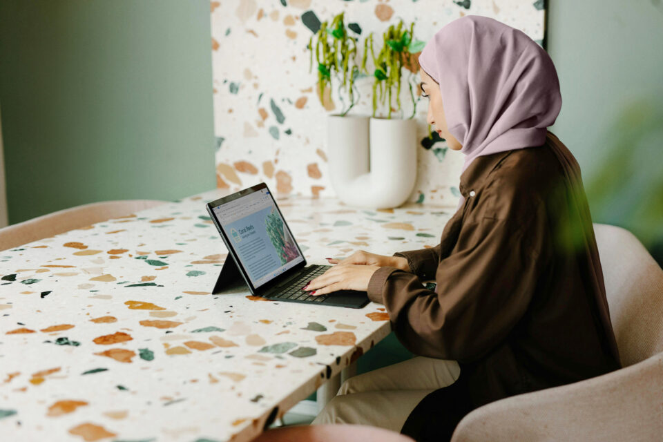 Yhteen vai erikseen? – Yleisimmät oikeinkirjoitusmokat työelämäviestinnässä