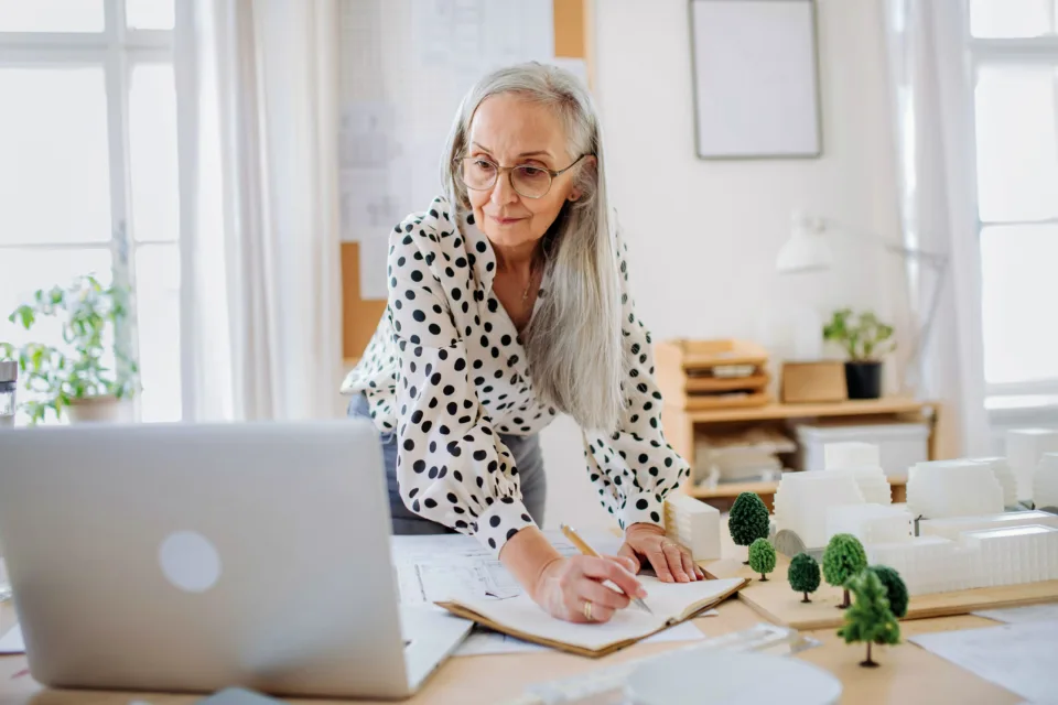 Työntekijän palkkaaminen ja työkorvauksen maksaminen yksityishenkilölle