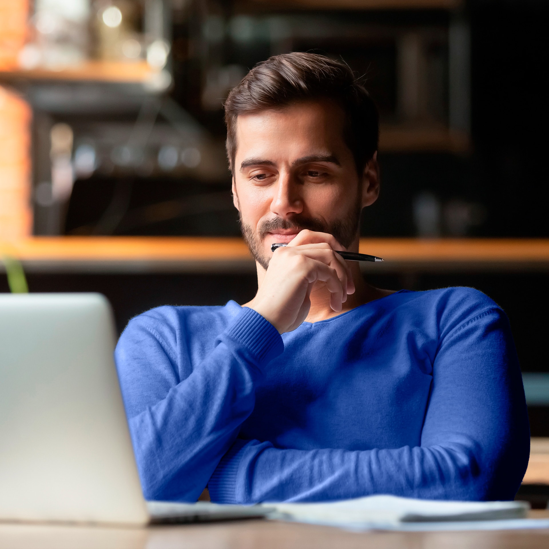 Bloggaaja miettii otsikkoa