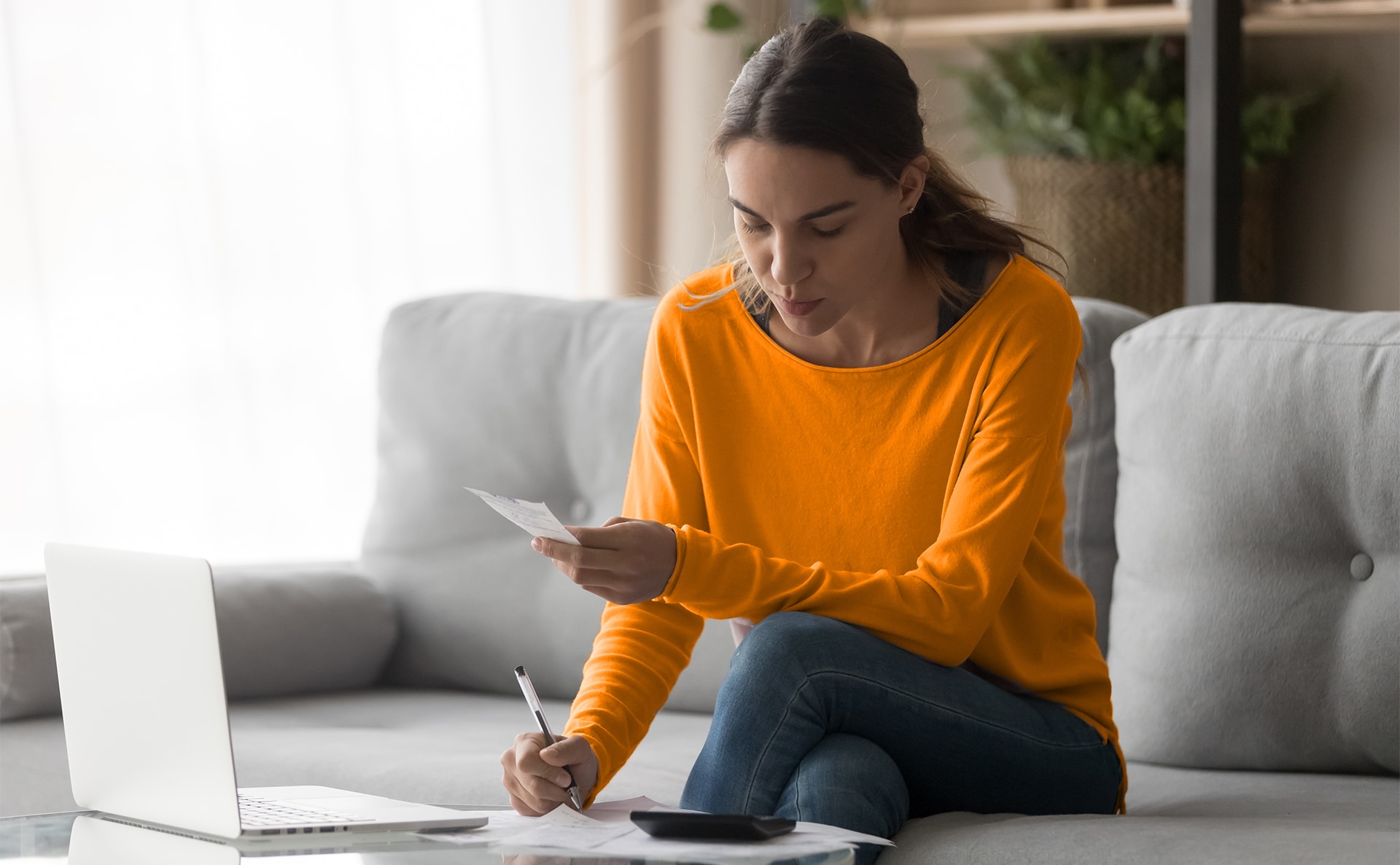 Yrittäjä laskee kilometrikorvauksia