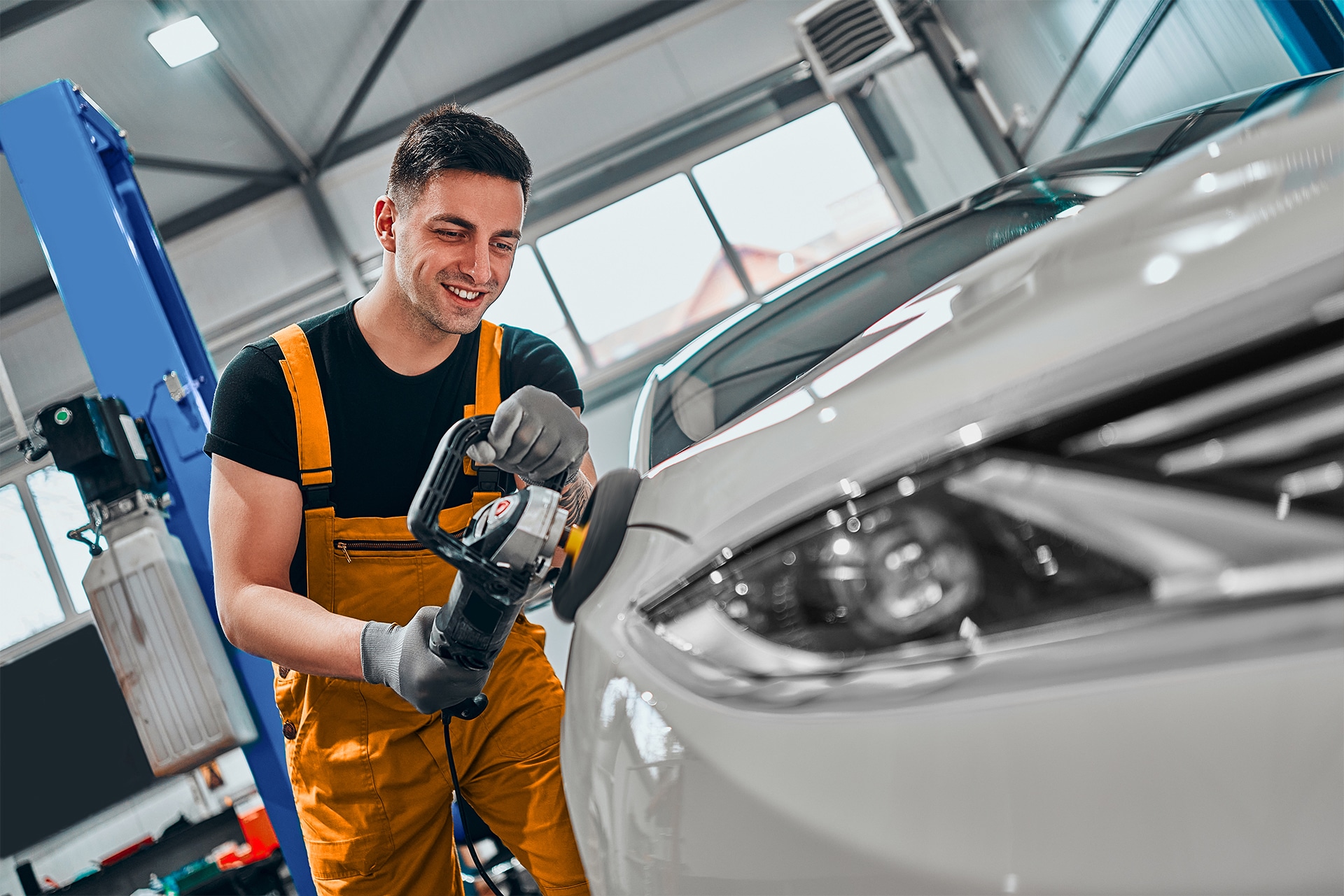 Yrittäjän auto huollossa