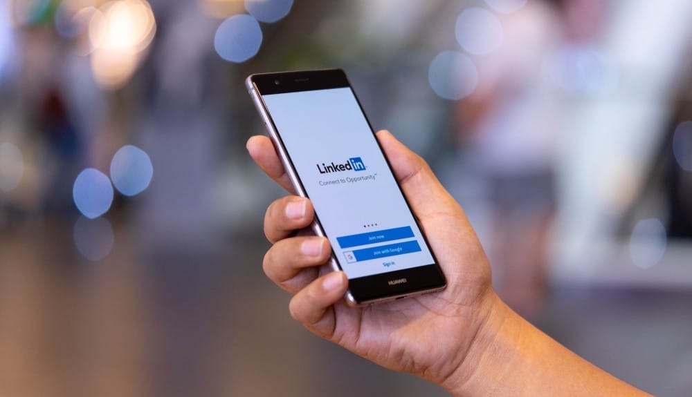 LinkedIn täydentää ansioluetteloa ja siellä CV on rekrytoijen löydettävissä