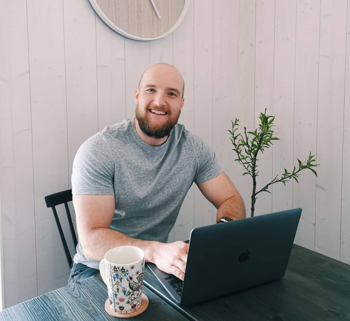 Linkedin on paras työkalu työnhakijalle ja yrittäjälle, mutta moni hukkaa siellä mahdollisuutensa – asiantuntija Hannu Pelli kertoo, mitä siellä pitää hoksata