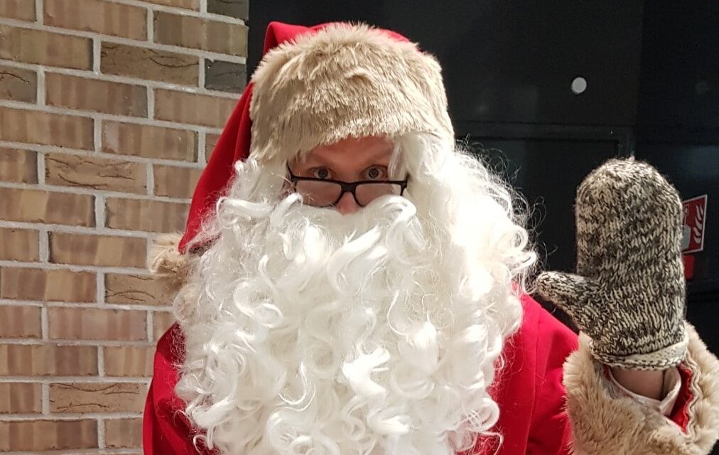 Joulupukin keikat voi laskuttaa helposti kevytyrittäjänä – näyttelijä Janne Mattila kertoo, miten Korvatunturin päähenkilön esittäminen onnistuu