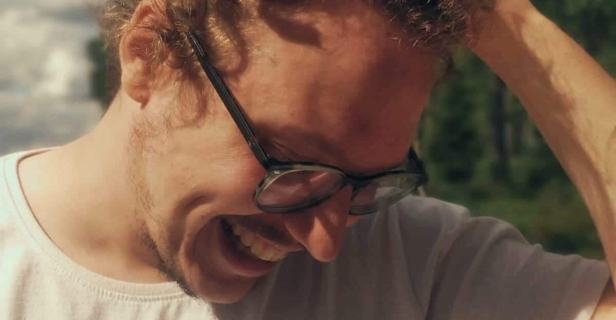 Urheiluselostaja Toni Saukkola muutti hauskan ajanvietteen mielekkääksi työksi