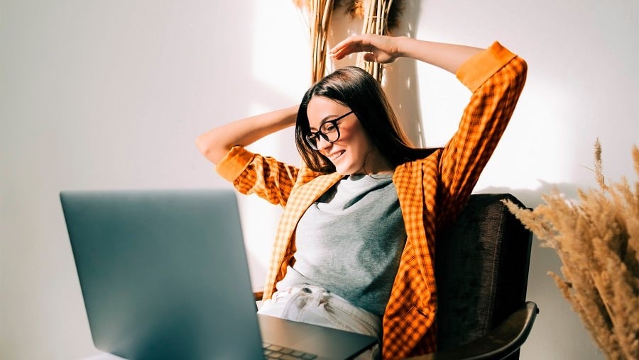 Miten pukeutua työhaastatteluun? Nappaa Yrittäjyyskoulun 4 vinkkiä!