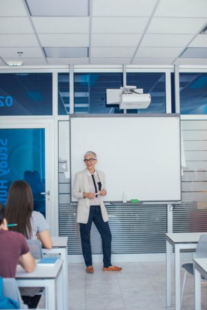 Kevytyrittäjyys opettajille