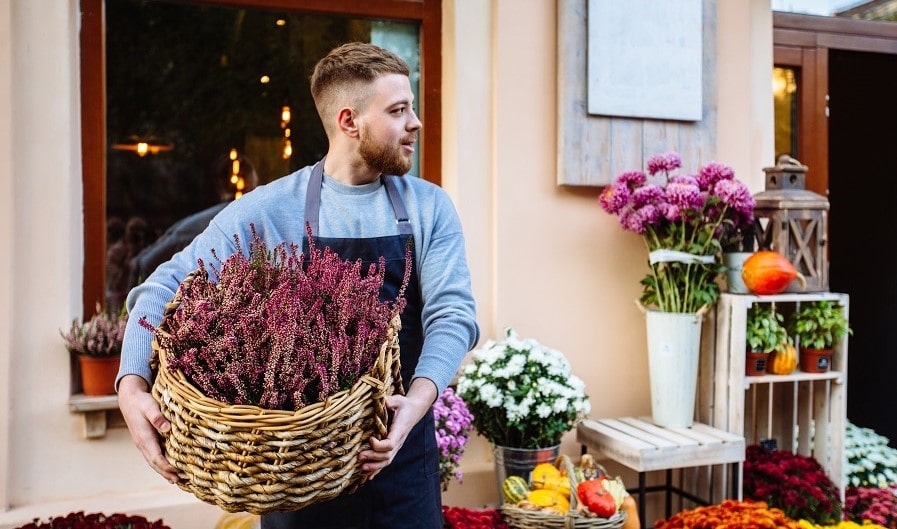 Pienyrittäjä voi toimia muun muassa floristina.