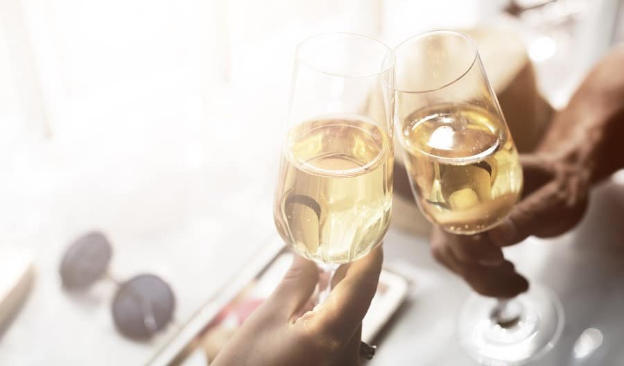 Juhlikaa ystävän kanssa myös yhteisiä voittoja.