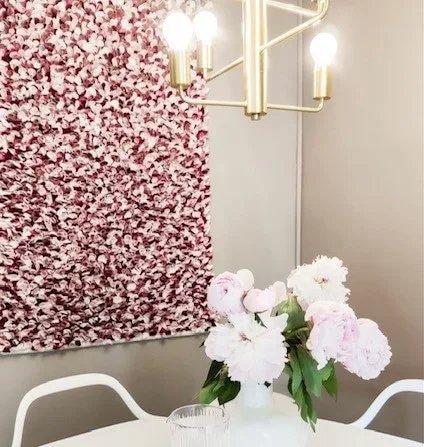 Vaaleanpunainen seinätekstiili